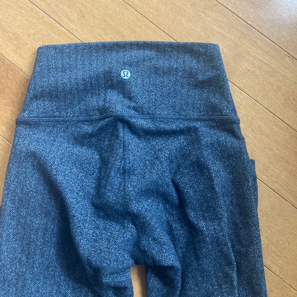 Lulu lemon leggings - Picture 2 of 4